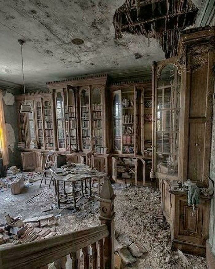 biblioteca abandonada